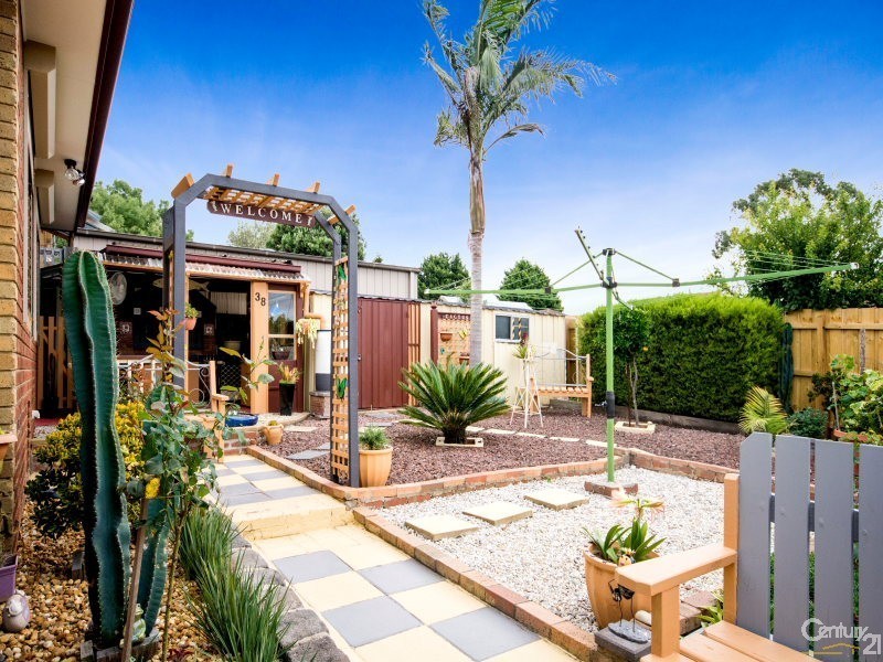 38 Ralph Crescent, Hampton Park VIC 3976