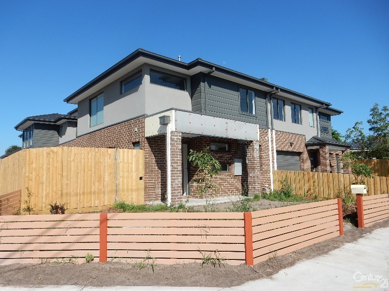 2/15 Liquidamber Street,, Doveton VIC 3177