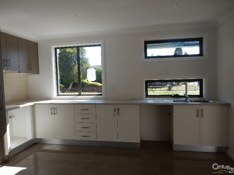 2/15 Liquidamber Street,, Doveton VIC 3177