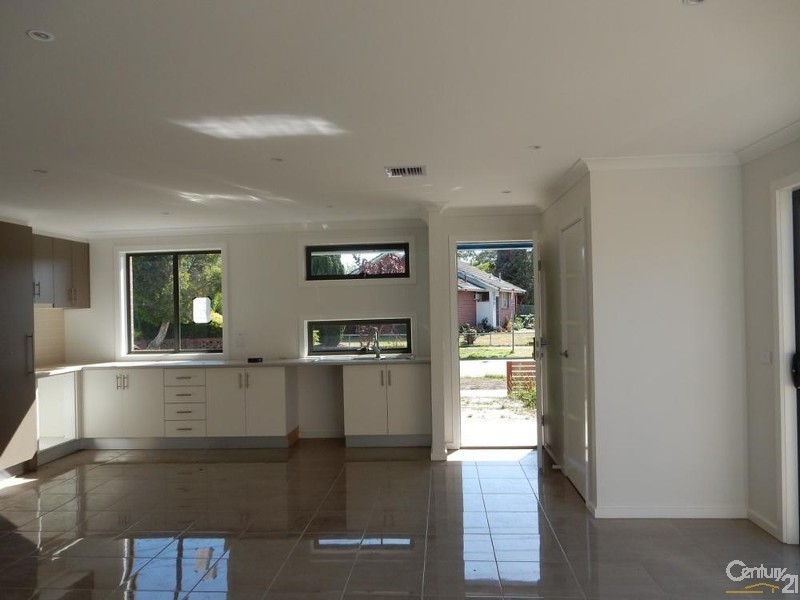 2/15 Liquidamber Street,, Doveton VIC 3177