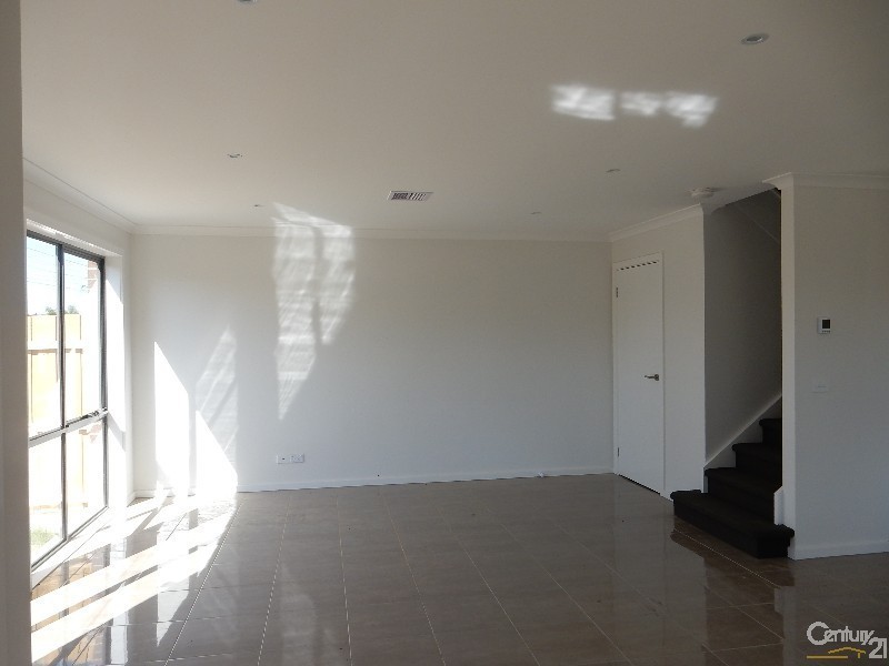 2/15 Liquidamber Street,, Doveton VIC 3177