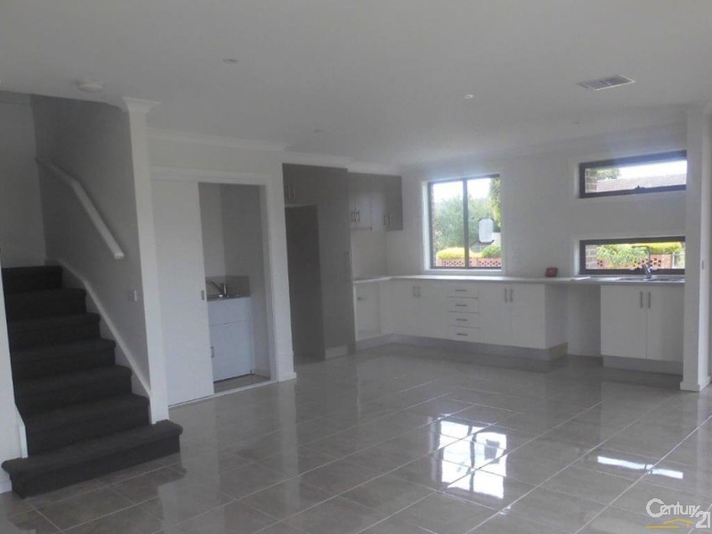 2/15 Liquidamber Street,, Doveton VIC 3177