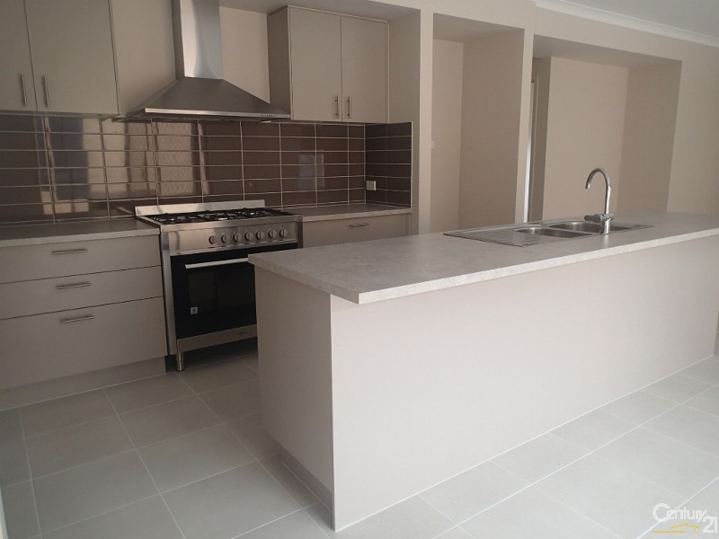 12 Marblelight Way, Clyde North VIC 3978