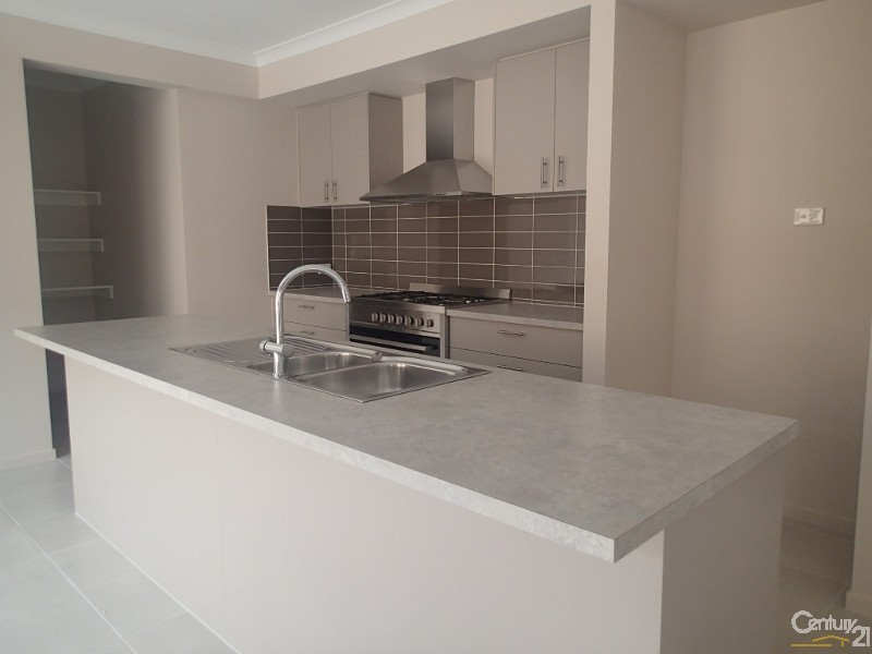 12 Marblelight Way, Clyde North VIC 3978