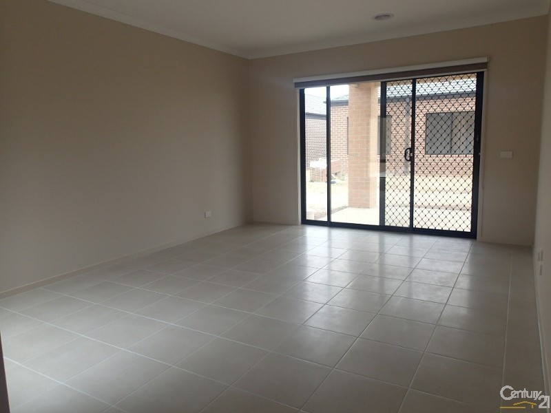 12 Marblelight Way, Clyde North VIC 3978