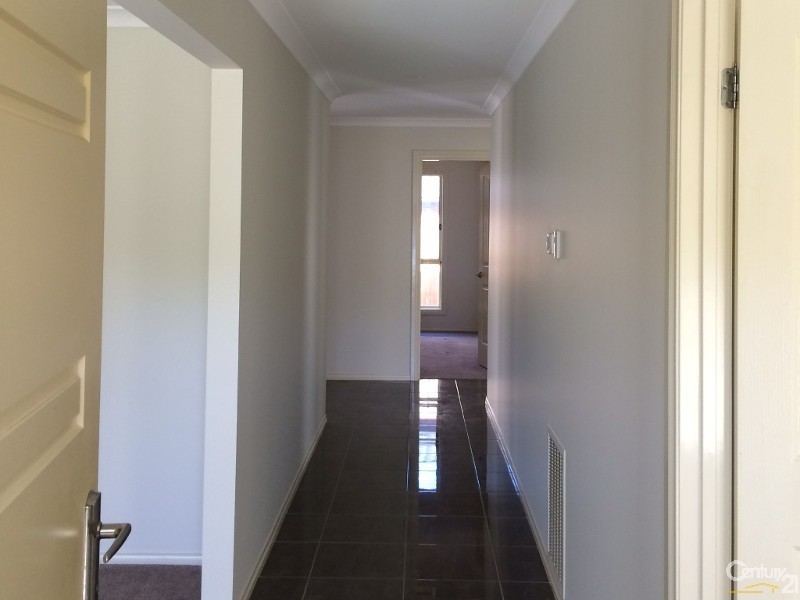 33 Wild Cherry Avenue, Pakenham VIC 3810