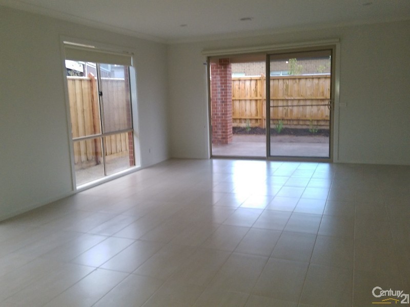 7 Canopy Drive, Cranbourne East VIC 3977