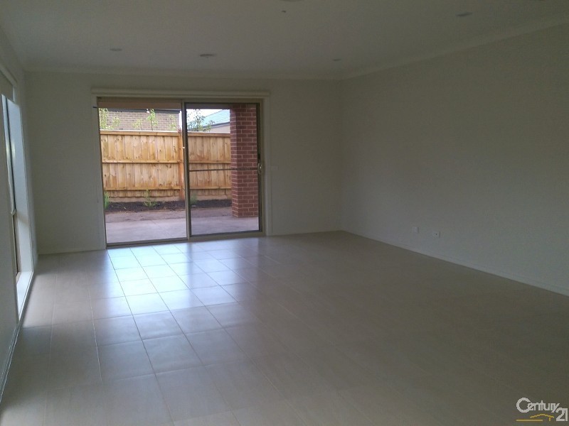 7 Canopy Drive, Cranbourne East VIC 3977