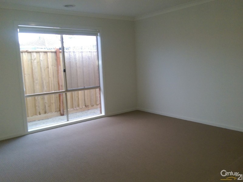 7 Canopy Drive, Cranbourne East VIC 3977