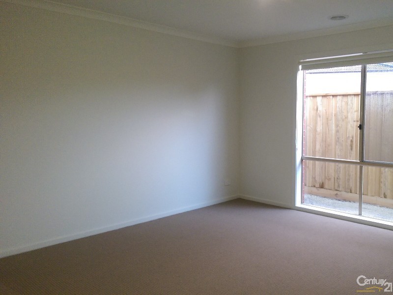 7 Canopy Drive, Cranbourne East VIC 3977