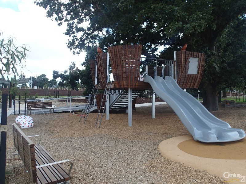 7 Canopy Drive, Cranbourne East VIC 3977