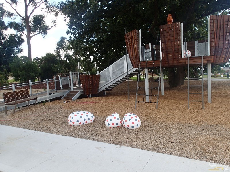 7 Canopy Drive, Cranbourne East VIC 3977