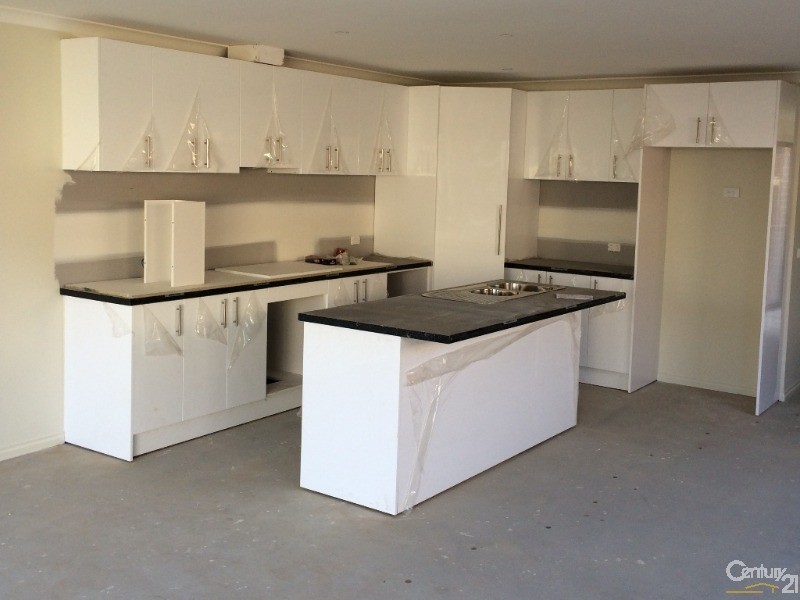 40 Chestnut Chase, Pakenham VIC 3810