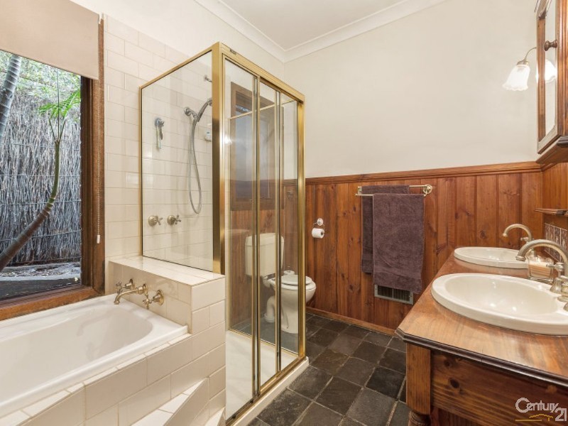 1 Clover Close, Berwick VIC 3806