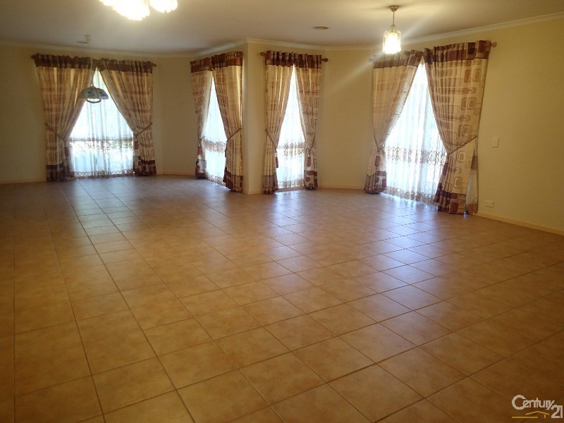 72 Tangerine Drive, Narre Warren South VIC 3805