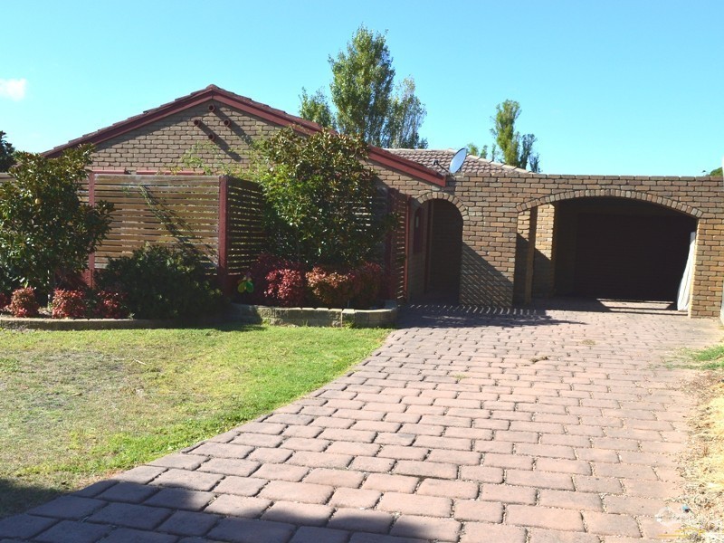8 Wycombe Rise, Hampton Park VIC 3976
