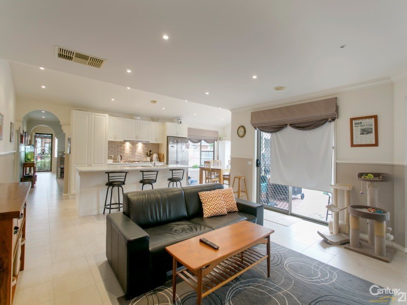 12 Mallett Grove, Lyndhurst VIC 3975