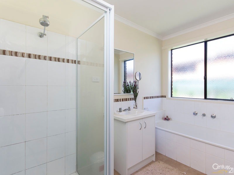 2 Nirringa Drive,, Hampton Park VIC 3976