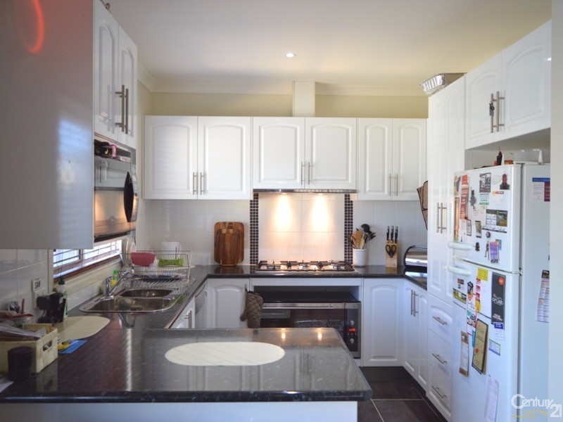 17 Parmentier Way, Pakenham VIC 3810
