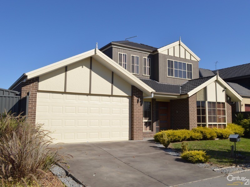 17 Parmentier Way, Pakenham VIC 3810