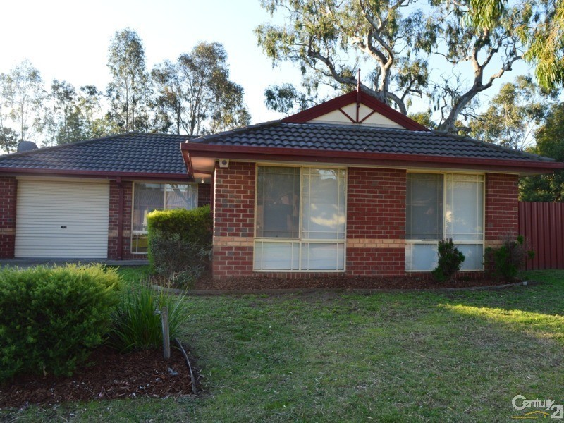 18 Dutton Close, Lynbrook VIC 3975