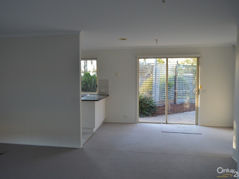 18 Dutton Close, Lynbrook VIC 3975