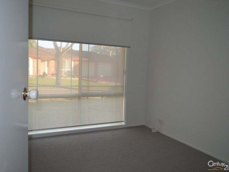 18 Dutton Close, Lynbrook VIC 3975