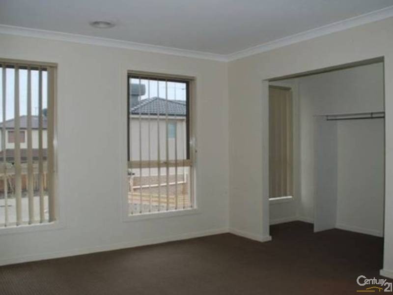 5/12-14 Kingsfield Crescent, Lynbrook VIC 3975