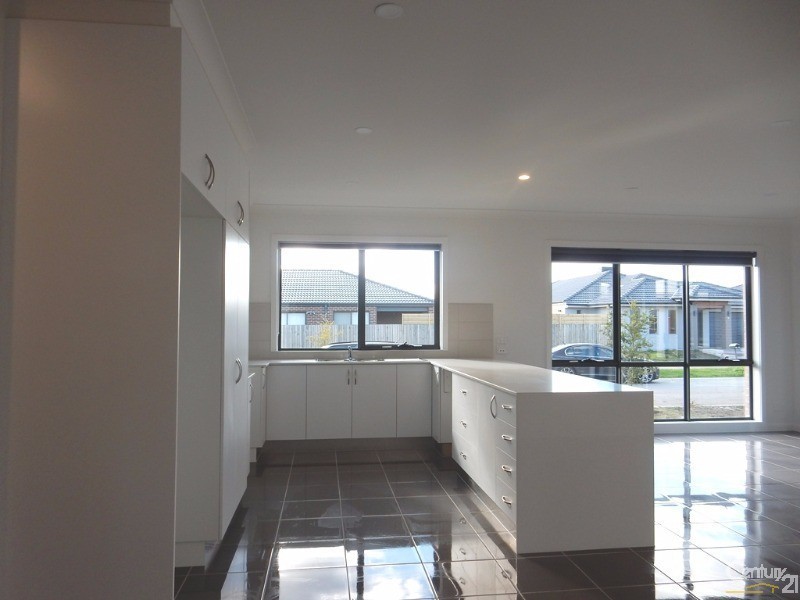 20 Banjo Circuit, Lynbrook VIC 3975