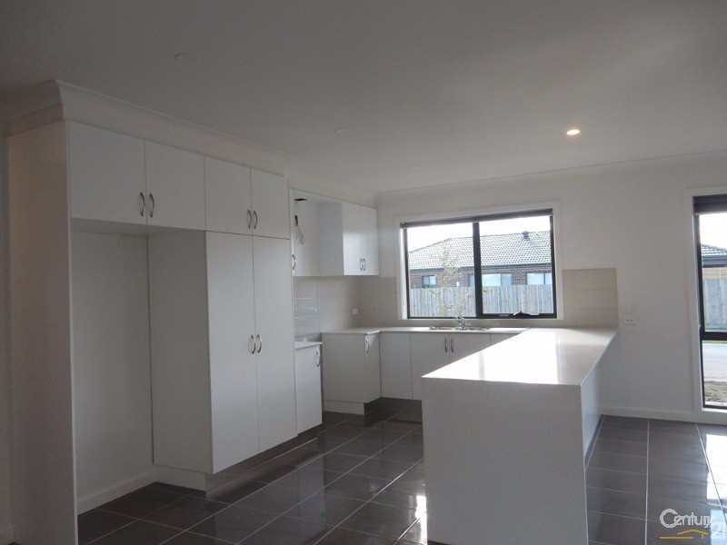 20 Banjo Circuit, Lynbrook VIC 3975