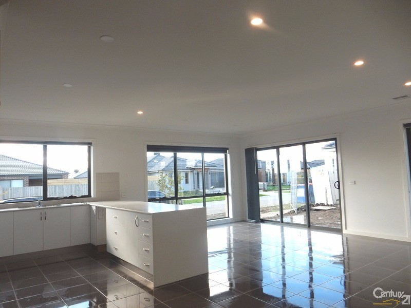 20 Banjo Circuit, Lynbrook VIC 3975