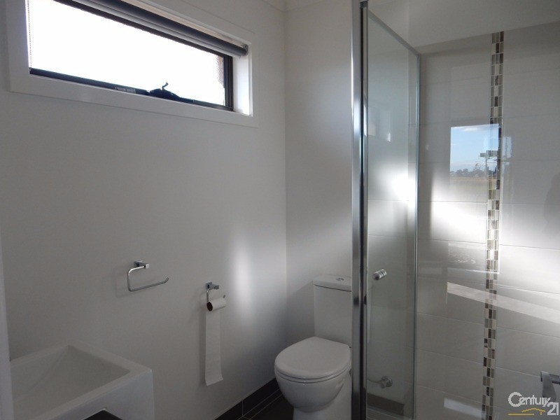 20 Banjo Circuit, Lynbrook VIC 3975