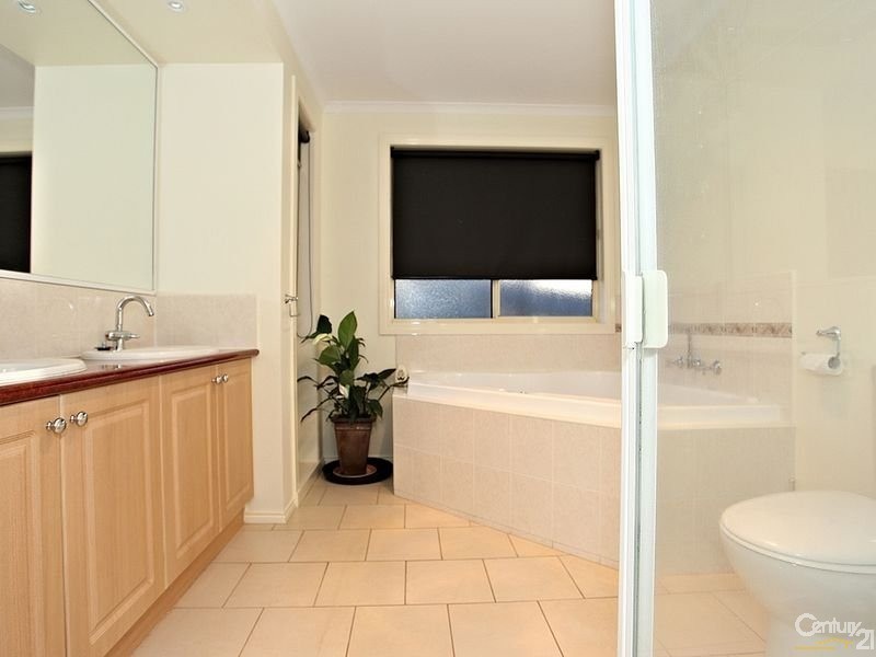 4 Red Oak Terrace, Lyndhurst VIC 3975