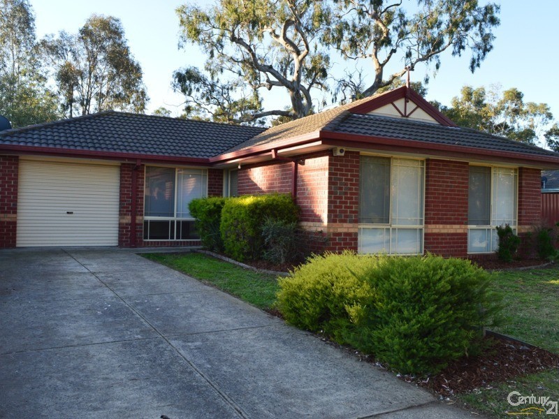 18 Dutton Close, Lynbrook VIC 3975