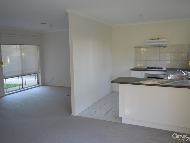 18 Dutton Close, Lynbrook VIC 3975