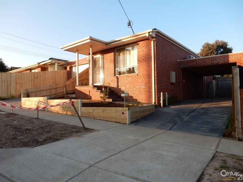 2 Strong Drive, Hampton Park VIC 3976