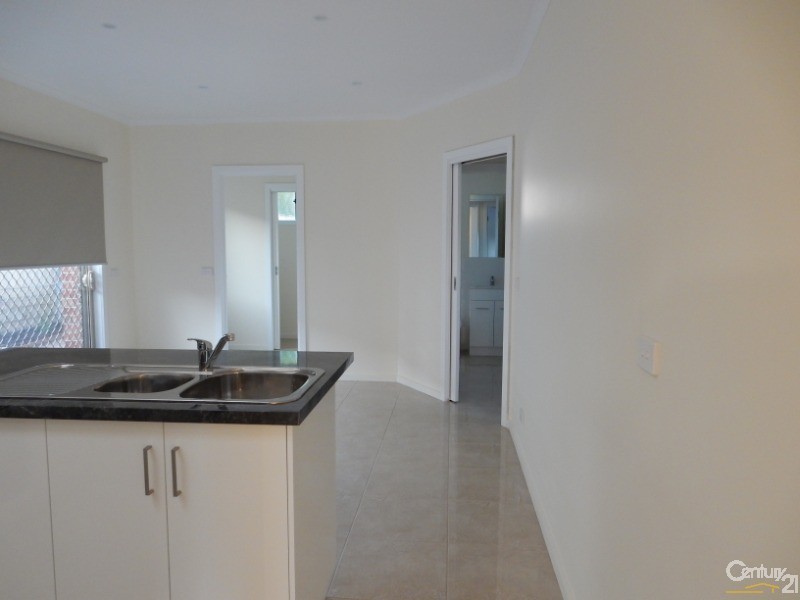 2 Strong Drive, Hampton Park VIC 3976
