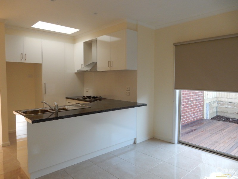 2 Strong Drive, Hampton Park VIC 3976