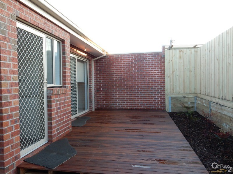 2 Strong Drive, Hampton Park VIC 3976
