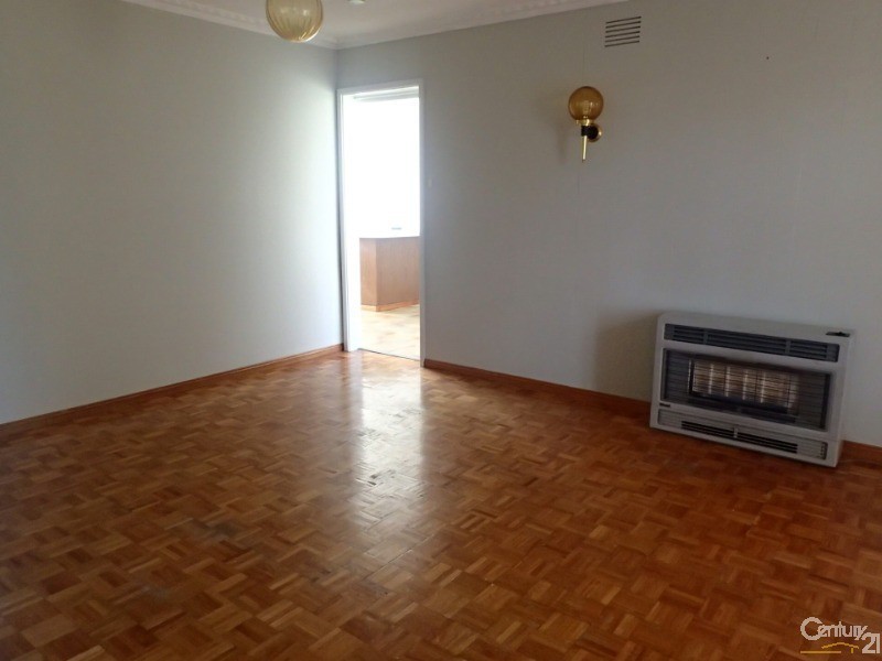 25 Somerville Road, Hampton Park VIC 3976