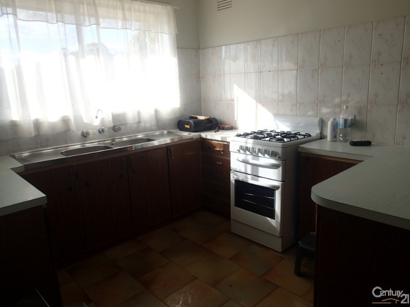 25 Somerville Road, Hampton Park VIC 3976