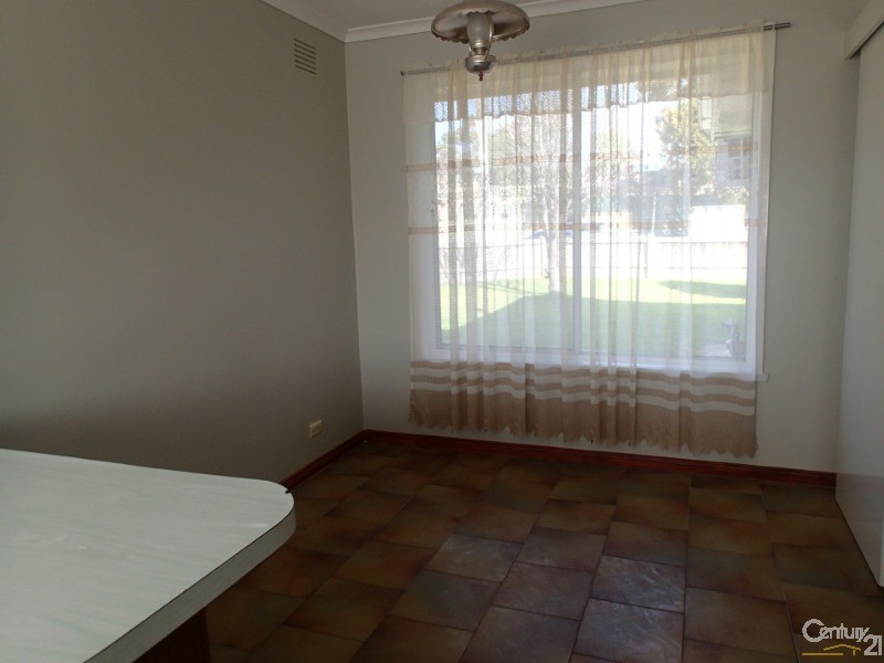 25 Somerville Road, Hampton Park VIC 3976