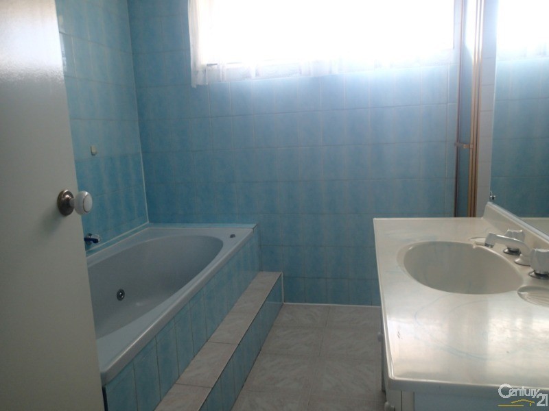 25 Somerville Road, Hampton Park VIC 3976