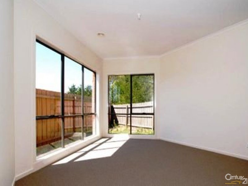3/30 Simon Court, Hampton Park VIC 3976