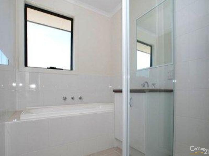 3/30 Simon Court, Hampton Park VIC 3976