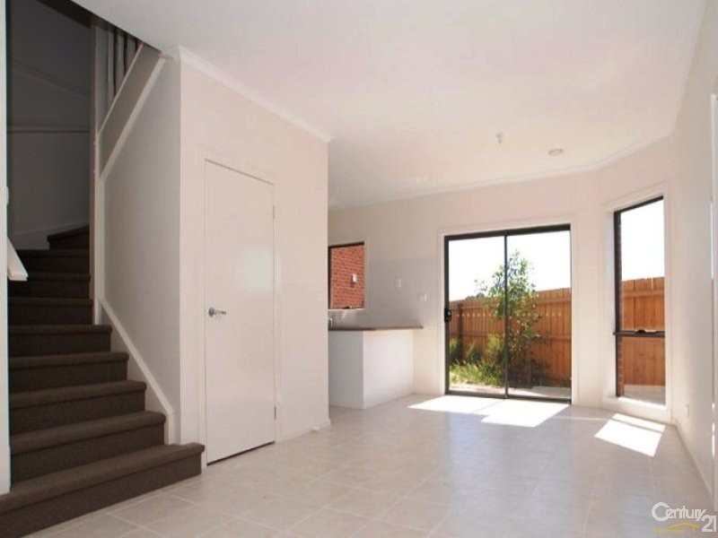 3/30 Simon Court, Hampton Park VIC 3976