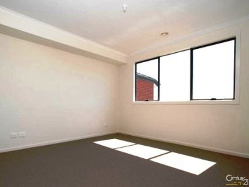3/30 Simon Court, Hampton Park VIC 3976