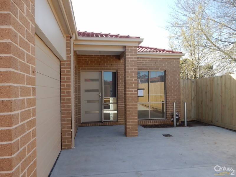 2/70 Greenvalley Cres, Hampton Park VIC 3976