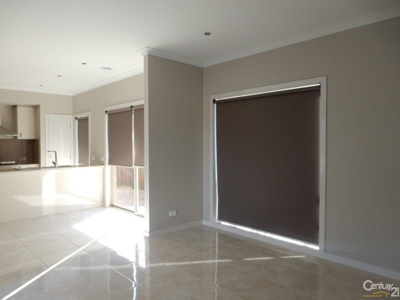 2/70 Greenvalley Cres, Hampton Park VIC 3976