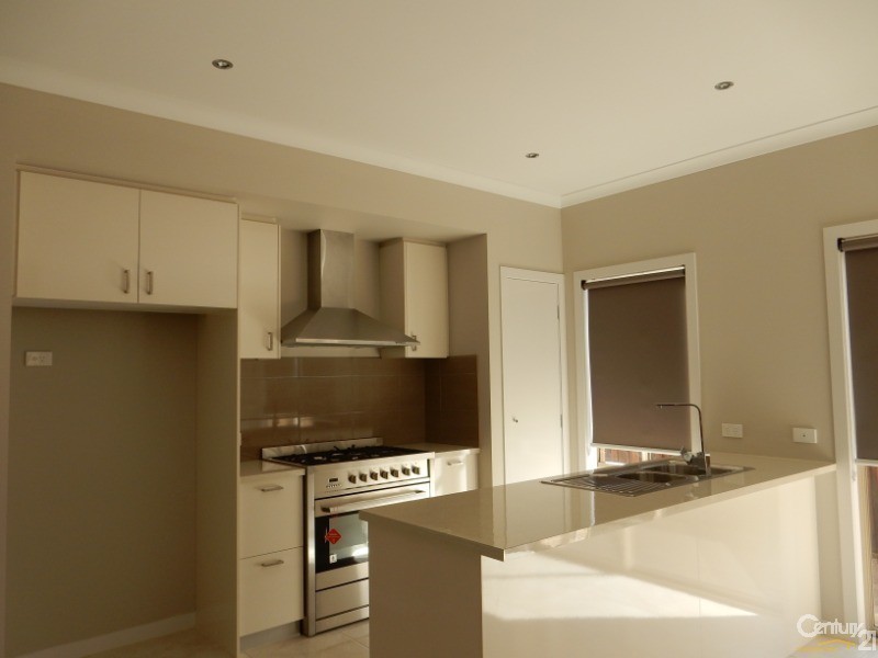 2/70 Greenvalley Cres, Hampton Park VIC 3976